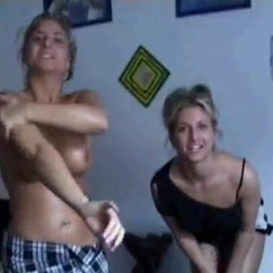 Twin Piss Porn - Anja Katja Lesbian German Twins Pissing - Nude Clap